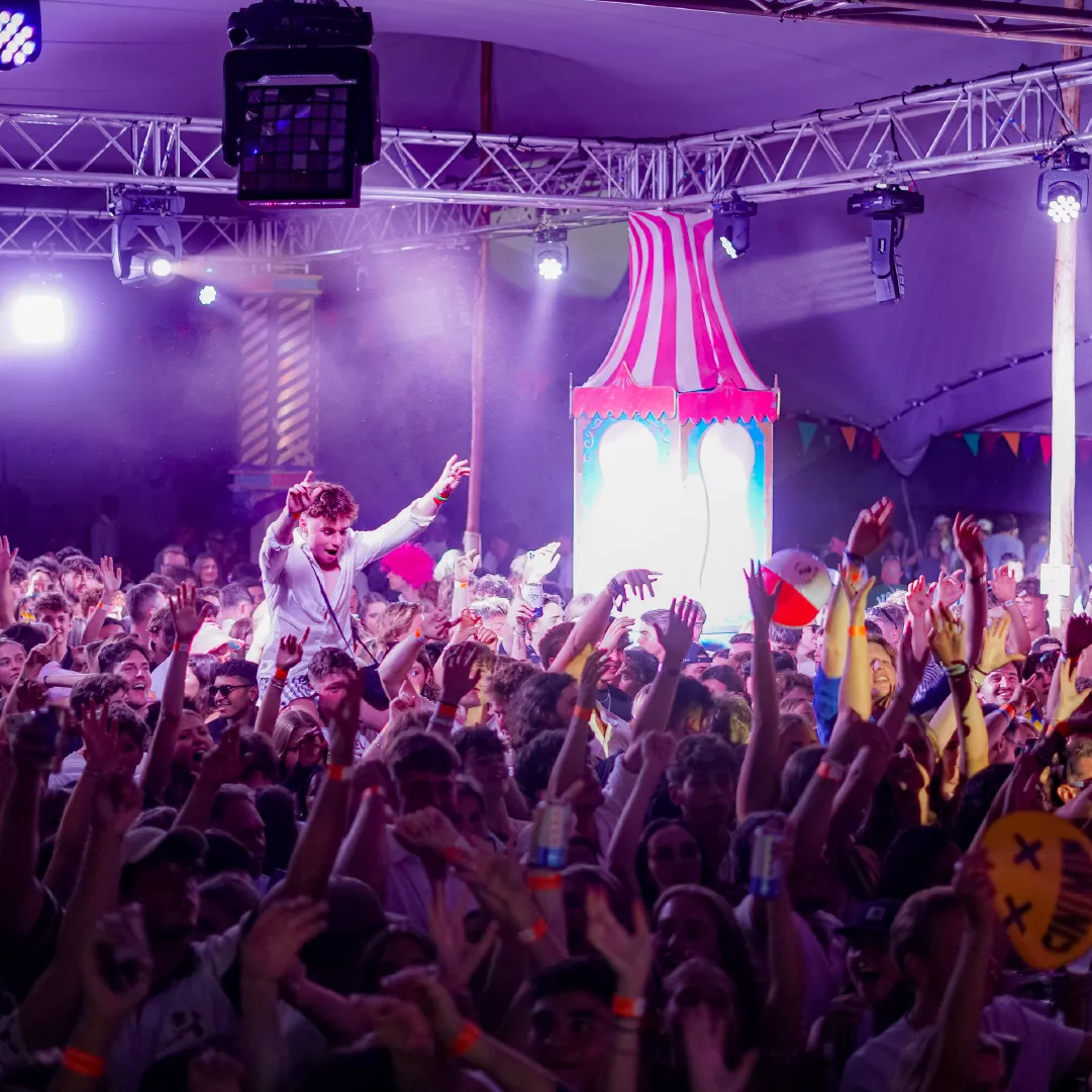 A photograph of the crowd at Wanderbay NYE
